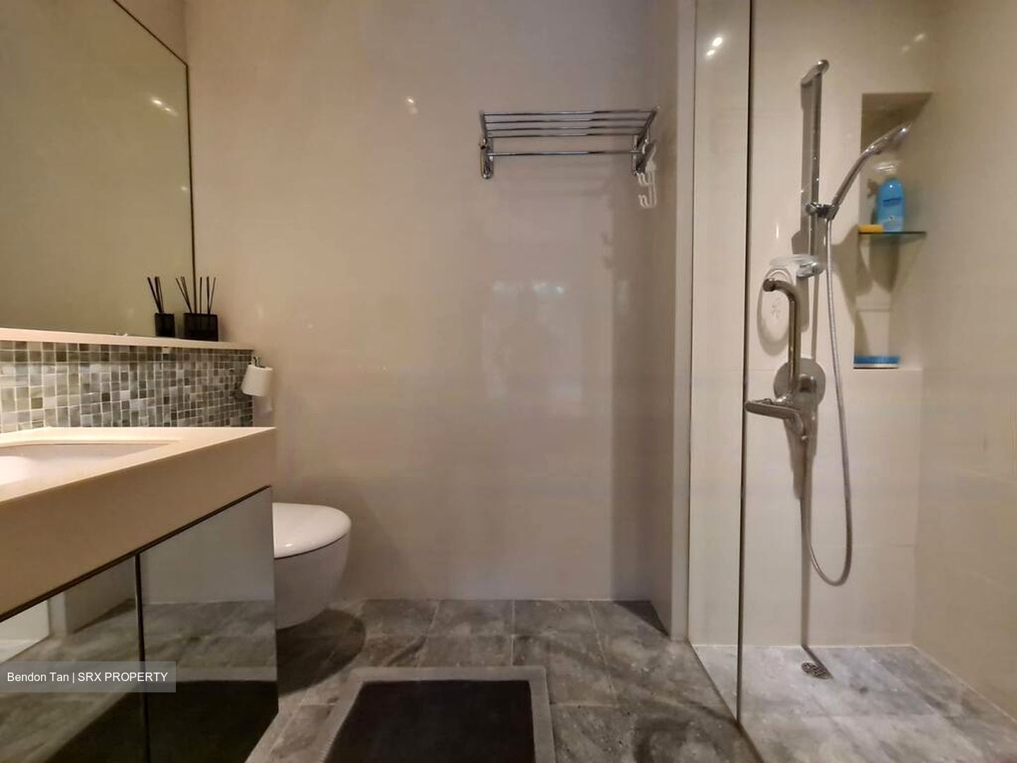 RV Suites (D10), Apartment #449604731
